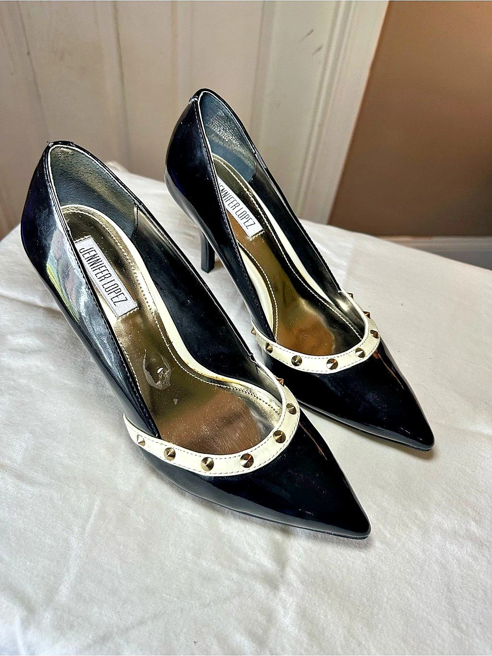 Jennifer Lopez Pointed-Toe Studded Heels Black & Gold